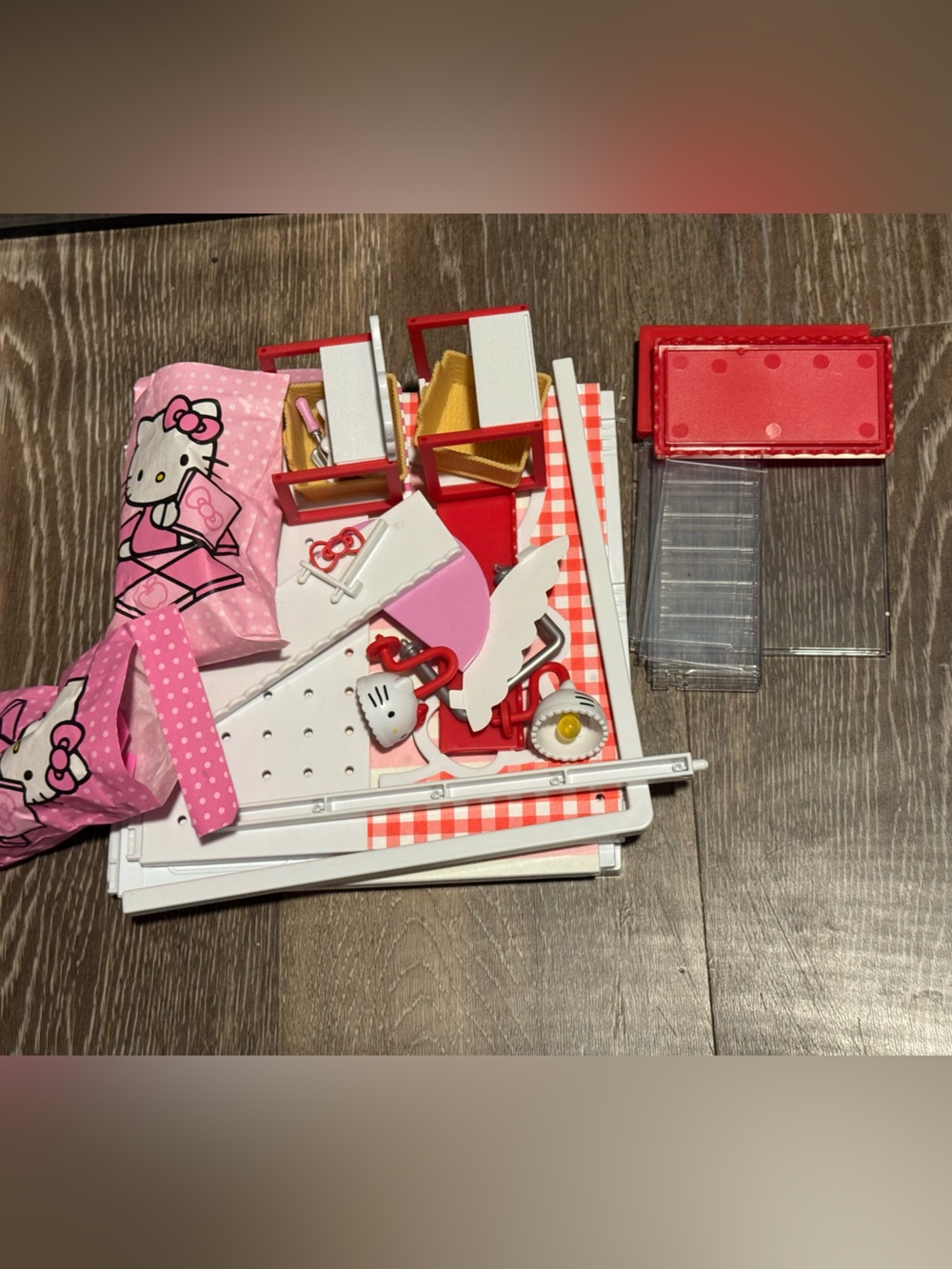 MGA's Miniverse Make It Mini Spaces Hello Kitty, Building Set - Picture 4 of 5